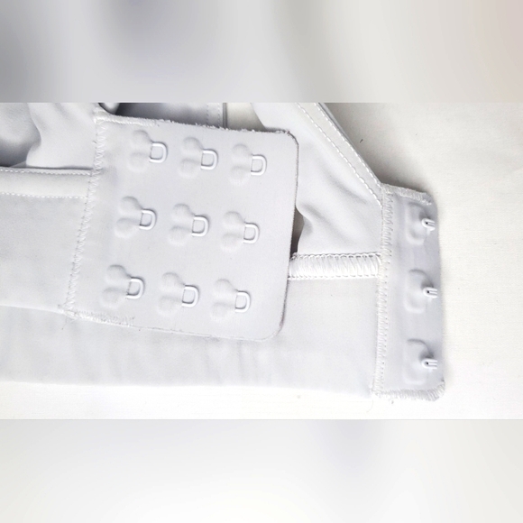 Lululemon Size 8 B/C -Sports Bra in Ocean Air Color (Light Gray) - Picture 8 of 12